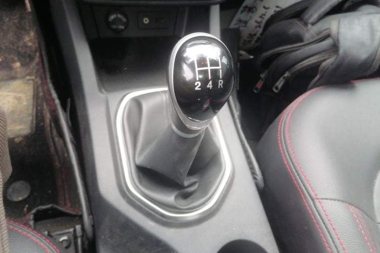 Used FAW Senya R7 2017 1.6L Manual Luxury Model Gear Lever
