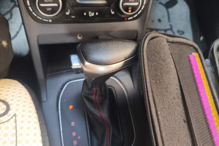 Used FAW Senya R7 2017 1.6L Automatic Prestige Model Gear Lever
