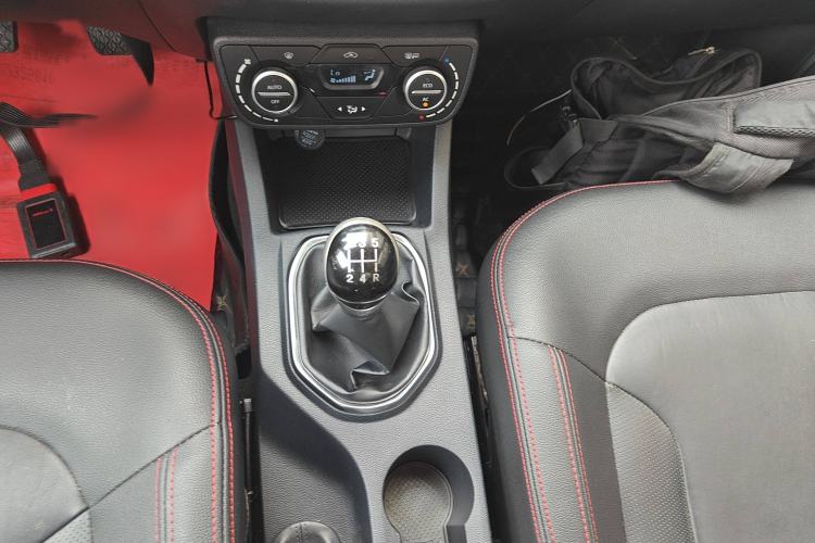 Used FAW Senya R7 2017 1.6L Manual Luxury Model Gear Lever
