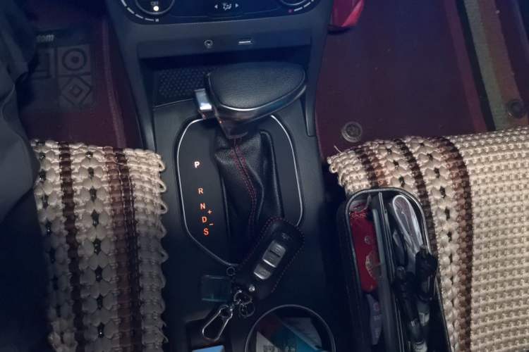Used FAW Senya R7 2017 1.6L Automatic Smart Version Gear Lever