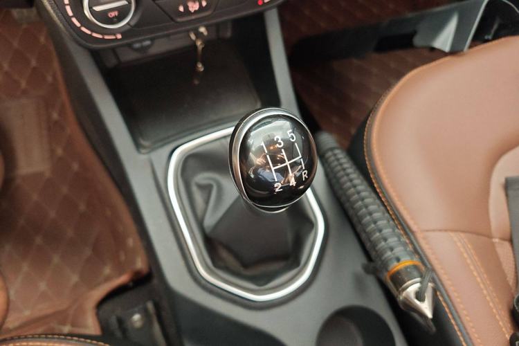 Used FAW Senya R7 2017 1.6L Manual Luxury Model Gear Lever