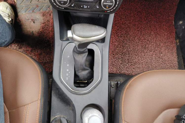 Used FAW Senya R7 2017 1.6L Automatic Prestige Model Gear Lever