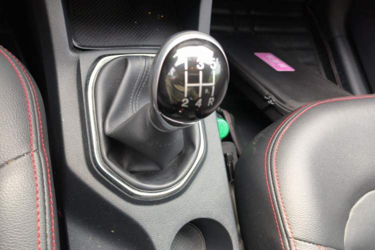 Used FAW Senya R7 2017 1.6L Manual Luxury Model Gear Lever