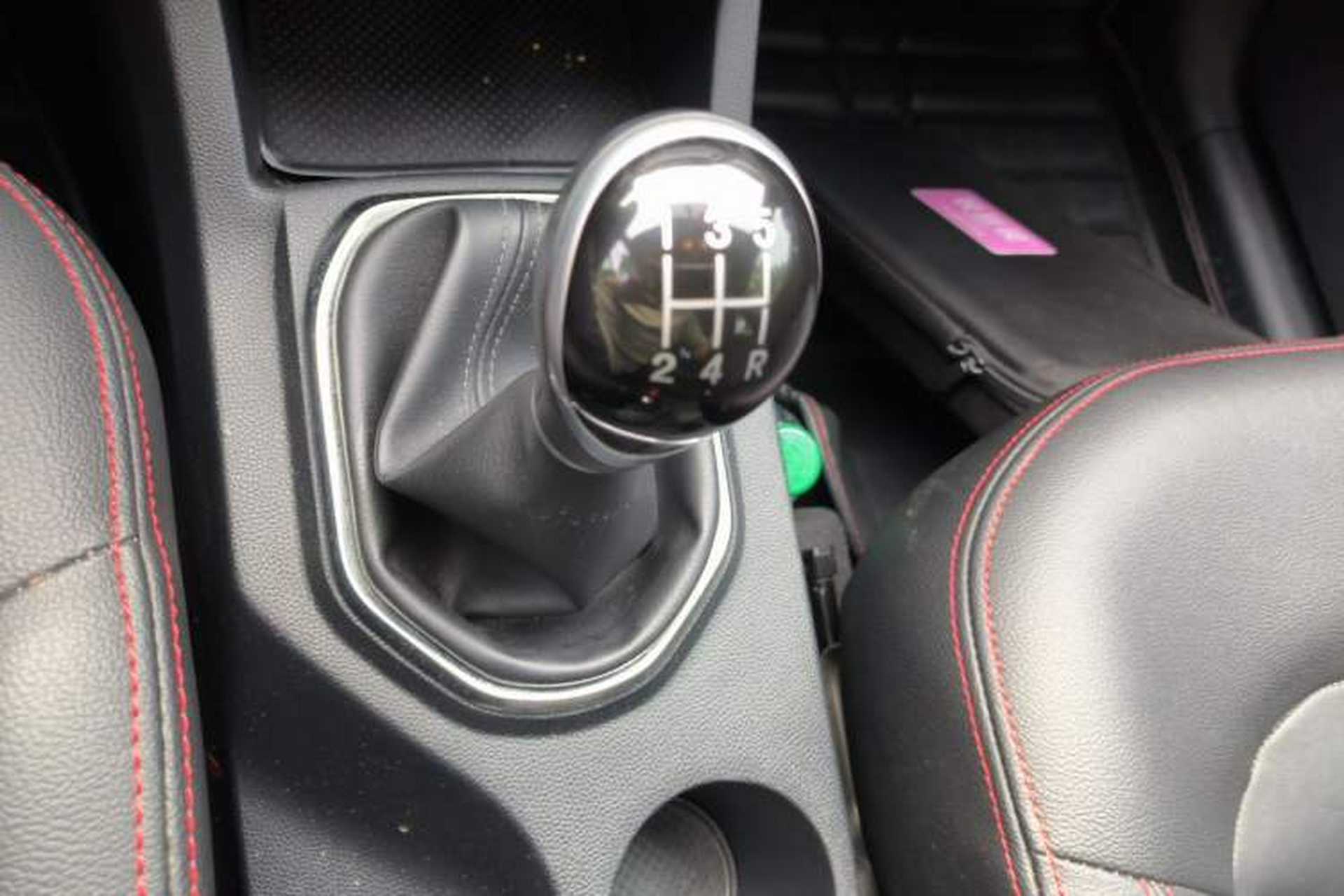 Used FAW Senya R7 2017 1.6L Manual Luxury Model Gear Lever