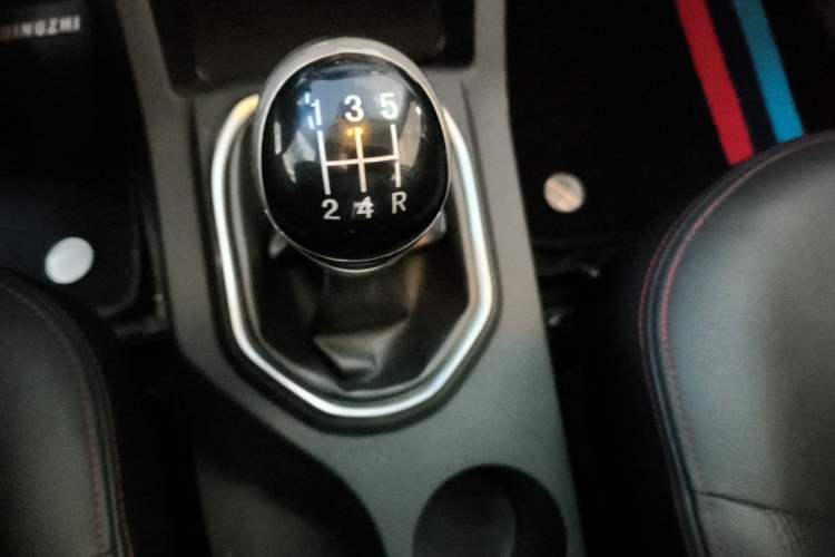 Used FAW Senya R7 2017 1.6L Manual Luxury Model Gear Lever