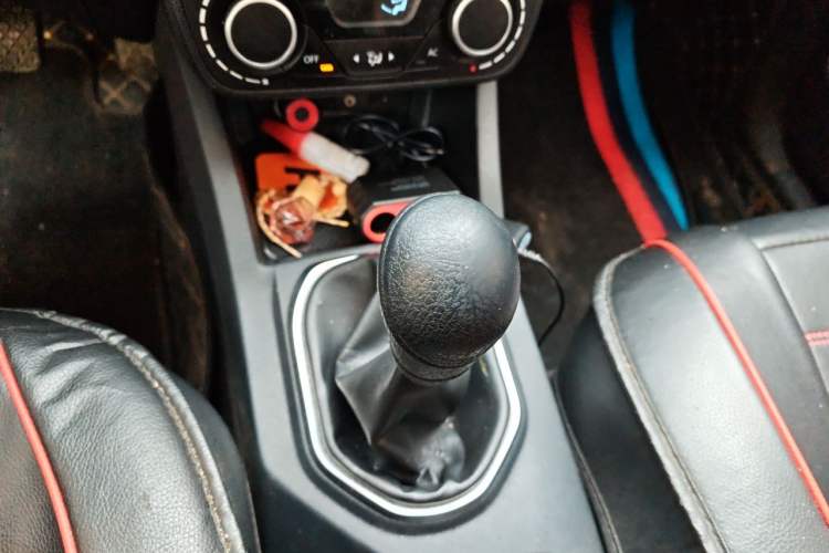 Used FAW Senya R7 2017 1.6L Manual Fashion Model Gear Lever