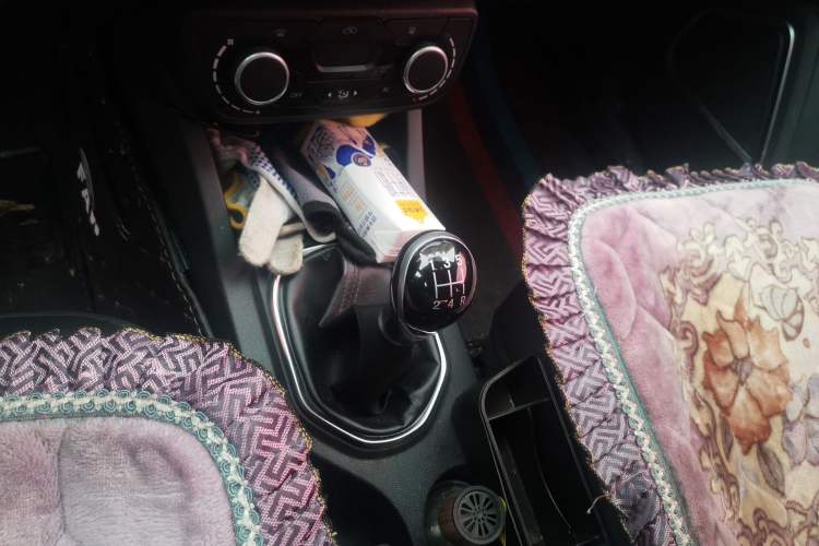 Used FAW Senya R7 2017 1.6L Manual Fashion Model Gear Lever
