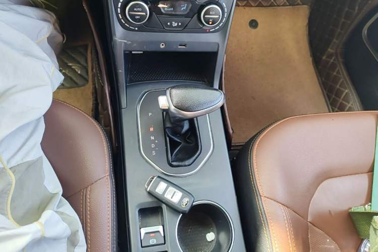 Used FAW Senya R7 2017 1.6L Automatic Smart Version Gear Lever