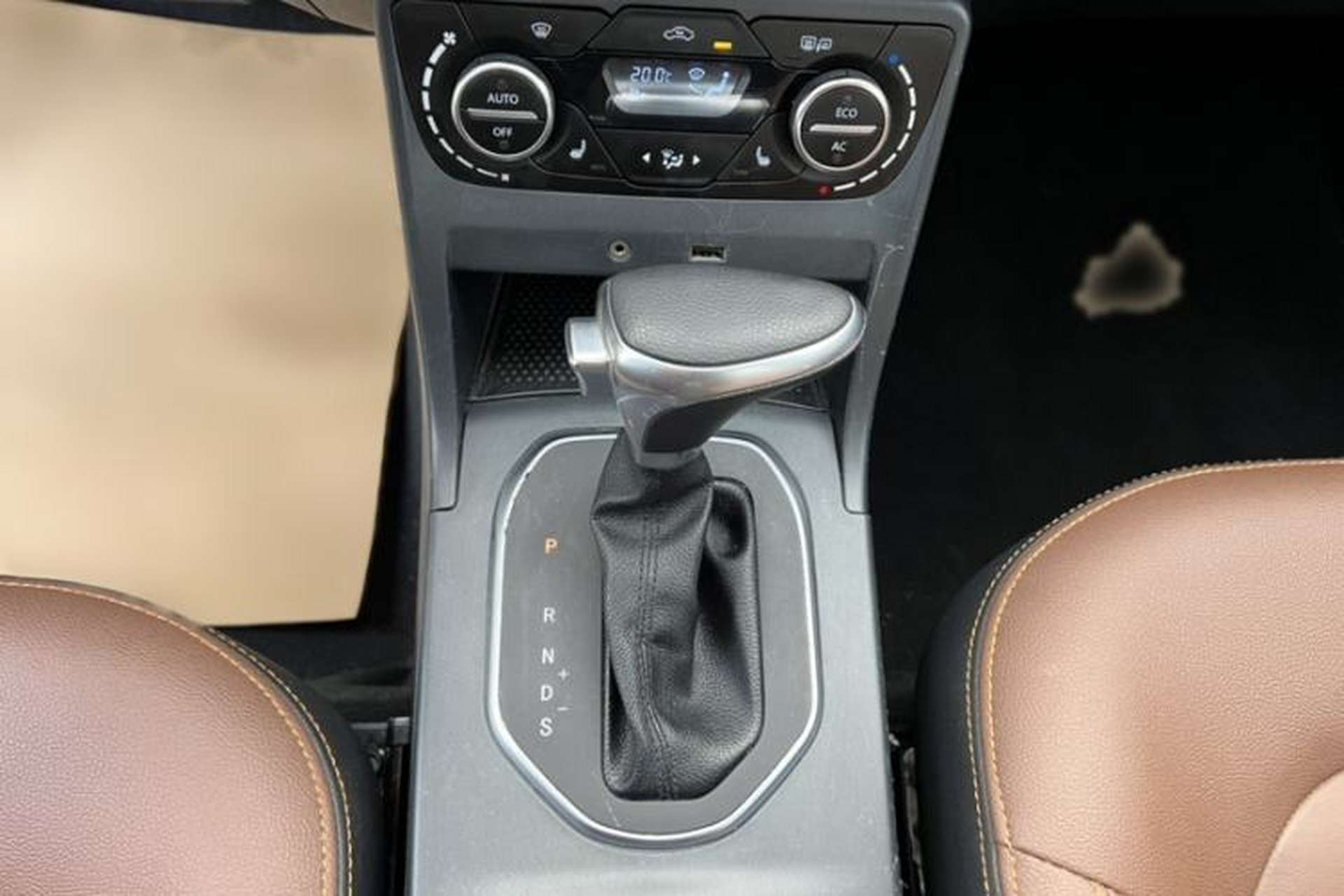Used FAW Senya R7 2017 1.6L Automatic Prestige Model Gear Lever