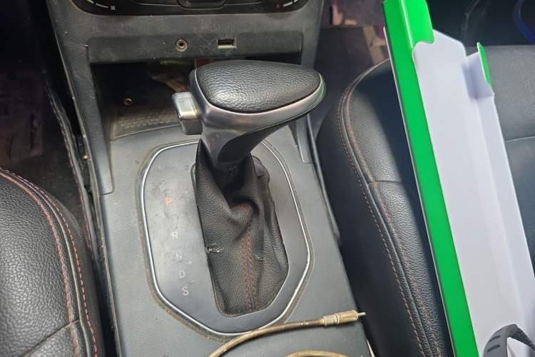 Used FAW Senya R7 2017 1.6L Automatic Smart Version Gear Lever
