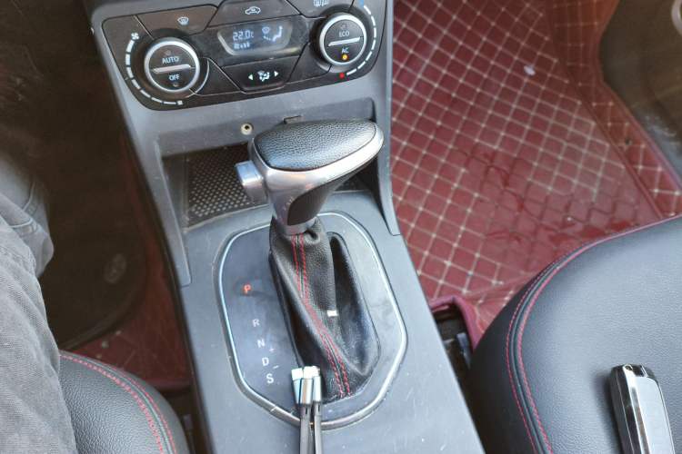 Used FAW Senya R7 2017 1.6L Automatic Smart Version Gear Lever