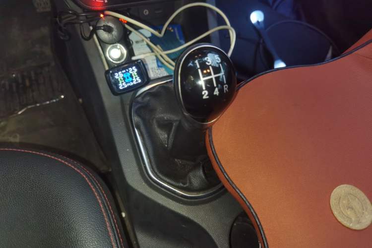Used FAW Senya R7 2017 1.6L Manual Smart Model Gear Lever