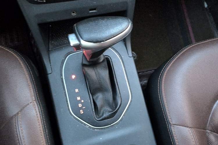 Used FAW Senya R7 2017 1.6L Automatic Smart Version Gear Lever