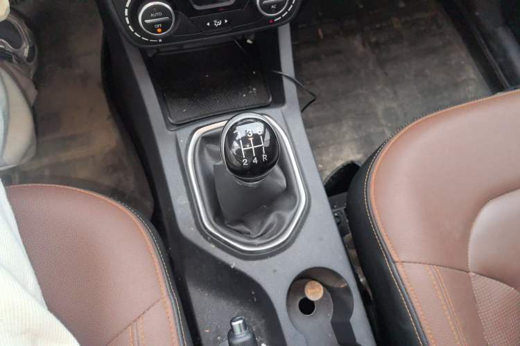 Used FAW Senya R7 2017 1.6L Manual Luxury Model Gear Lever