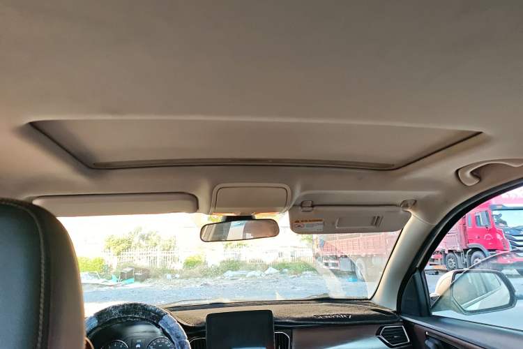 Used FAW Senya R7 2017 1.6L Automatic Smart Version Headliner