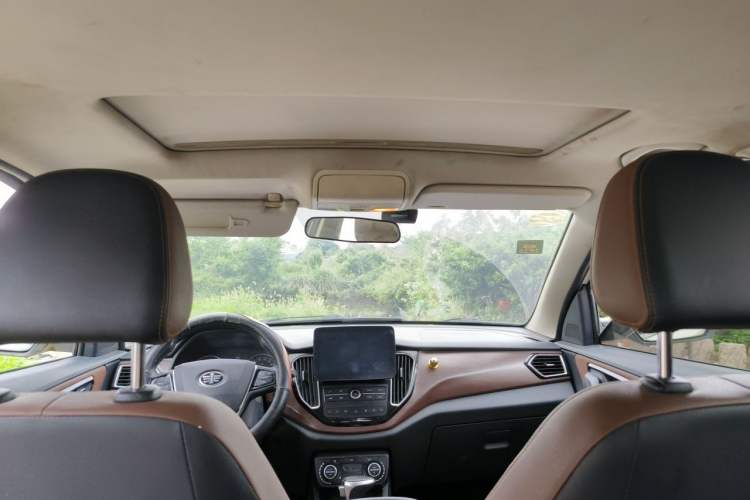 Used FAW Senya R7 2017 1.6L Automatic Prestige Model Headliner