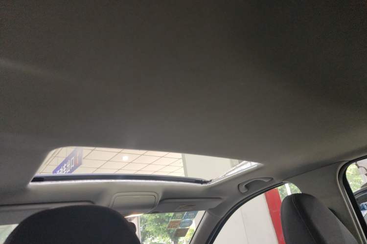 Used FAW Senya R7 2017 Smart Connected Version 1.6L Automatic Zhiyue Model Headliner
