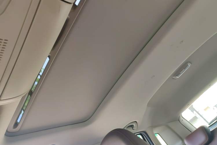 Used FAW Senya R7 2017 1.6L Automatic Smart Version Headliner