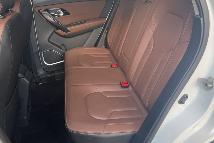 Used FAW Senya R7 2017 1.6L Automatic Prestige Model Interior 1