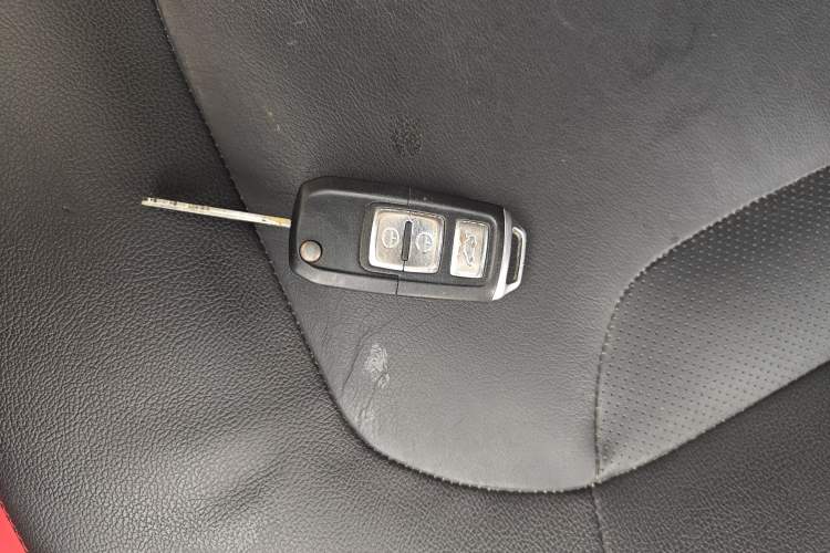 Used FAW Senya R7 2017 1.6L Manual Luxury Model Interior 1