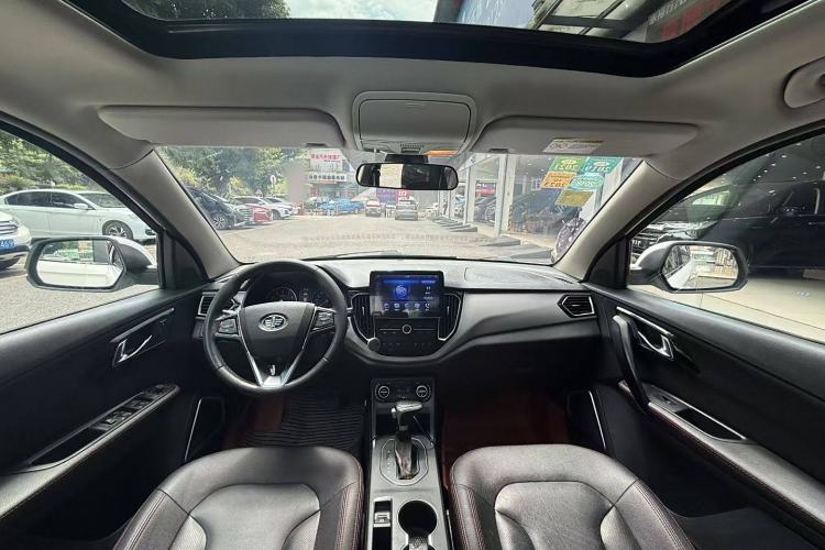 Used FAW Senya R7 2017 Smart Connected Version 1.6L Automatic Zhiyue Model Interior 1