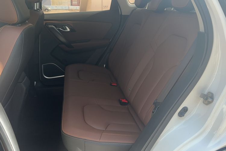 Used FAW Senya R7 2017 1.6L Automatic Luxury Model Interior 1