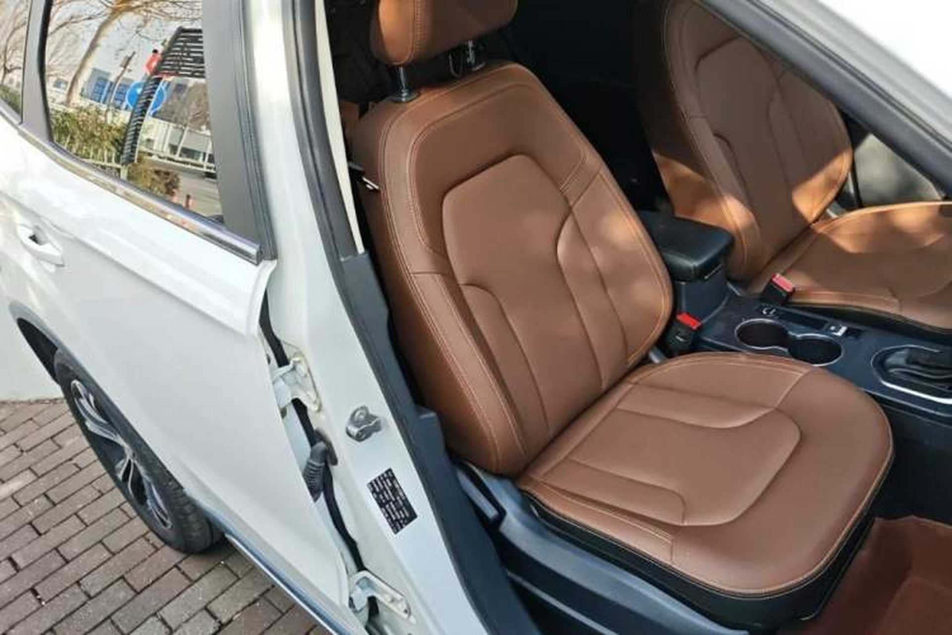 Used FAW Senya R7 2017 1.6L Automatic Smart Version Interior 2