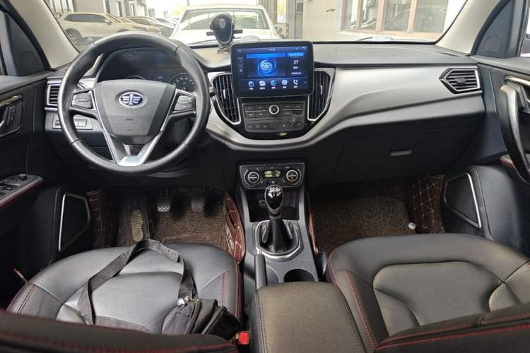 Used FAW Senya R7 2017 1.6L Manual Smart Model Interior 2