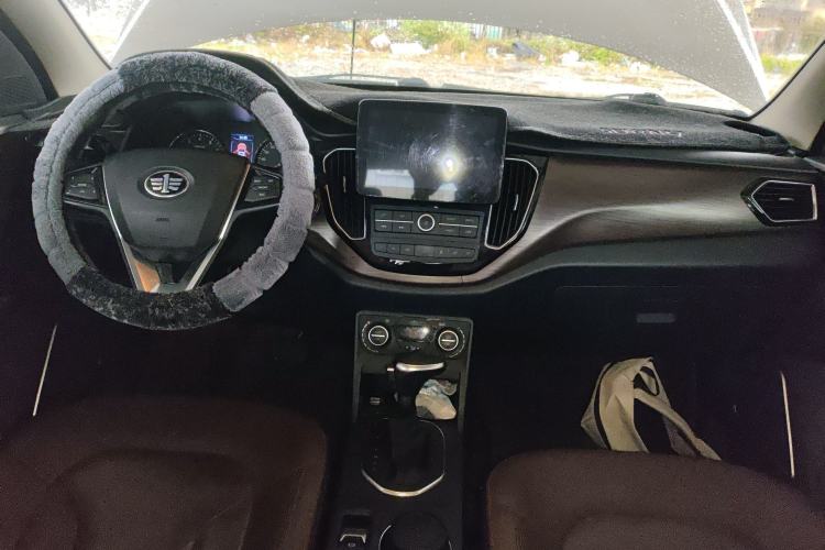Used FAW Senya R7 2017 1.6L Automatic Smart Version Interior 2