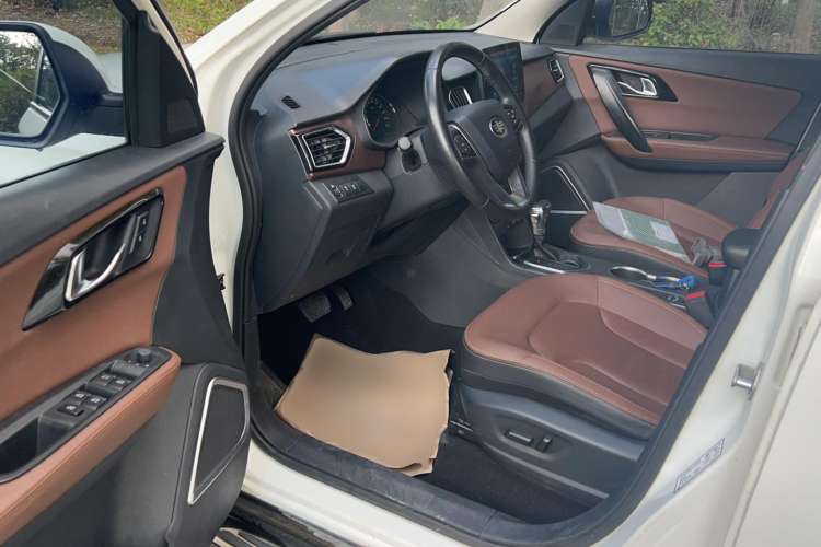 Used FAW Senya R7 2017 1.6L Automatic Prestige Model Interior 2