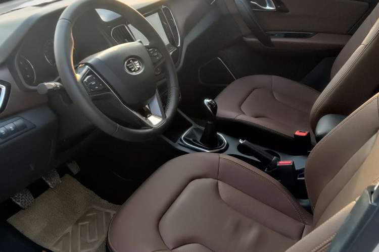 Used FAW Senya R7 2017 1.6L Manual Luxury Model Interior 2