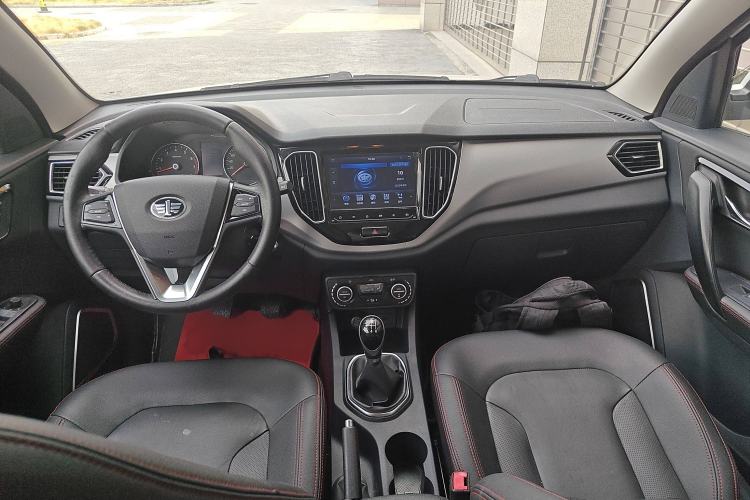 Used FAW Senya R7 2017 1.6L Manual Luxury Model Interior 2