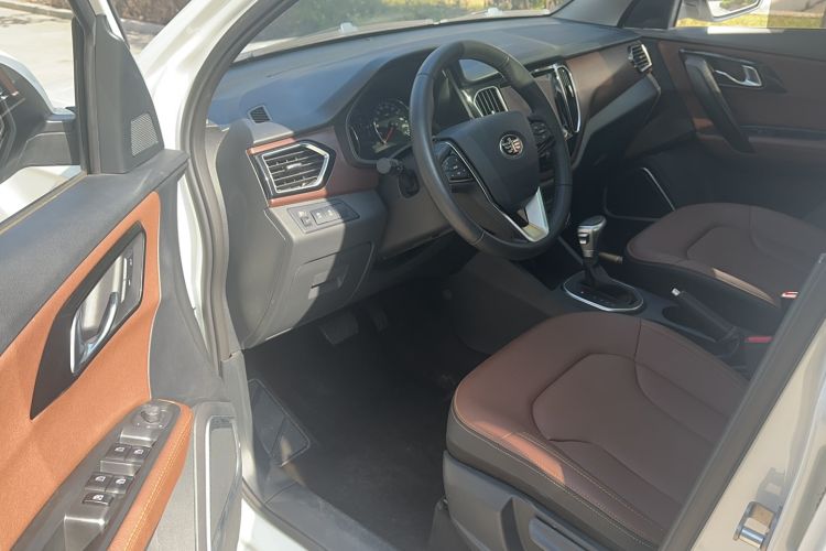 Used FAW Senya R7 2017 1.6L Automatic Luxury Model Interior 2