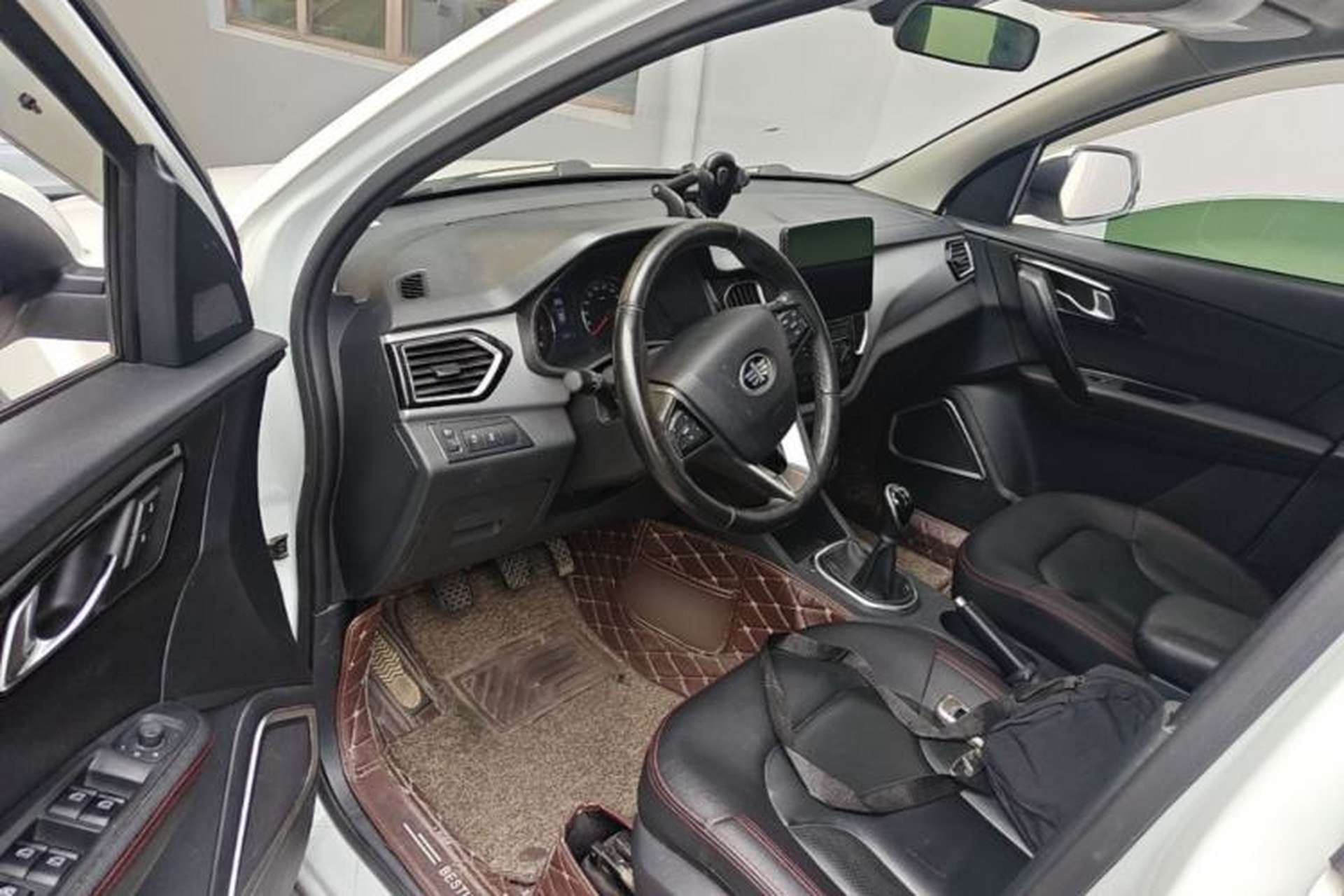 Used FAW Senya R7 2017 1.6L Manual Smart Model Interior 3
