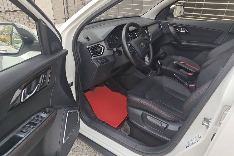 Used FAW Senya R7 2017 1.6L Manual Luxury Model Interior 3