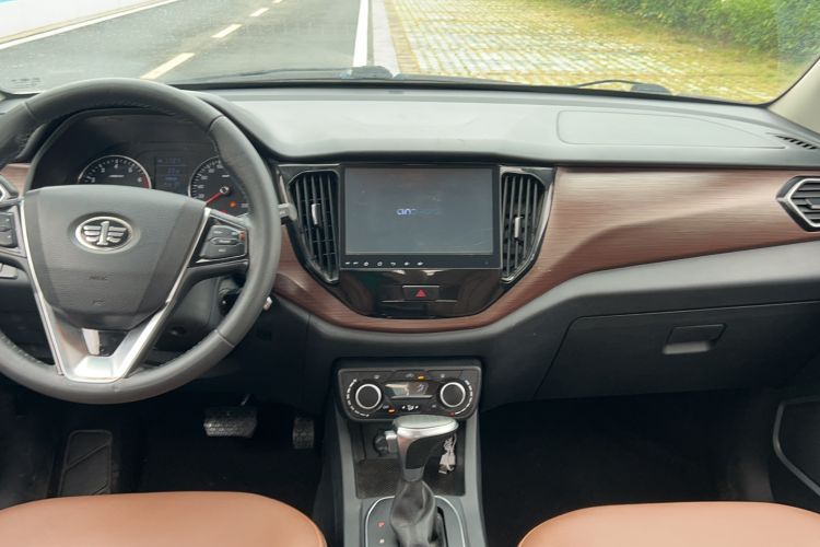 Used FAW Senya R7 2017 1.6L Automatic Luxury Model Interior 3