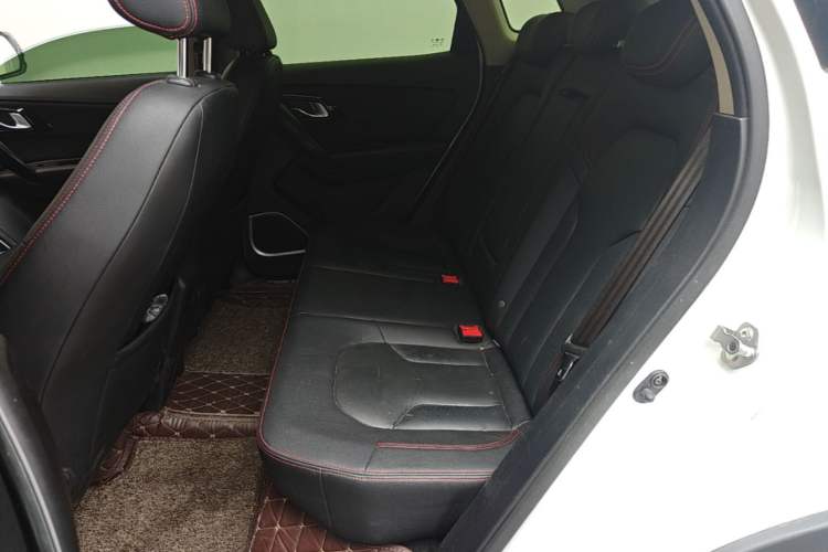 Used FAW Senya R7 2017 1.6L Manual Smart Model Interior 4