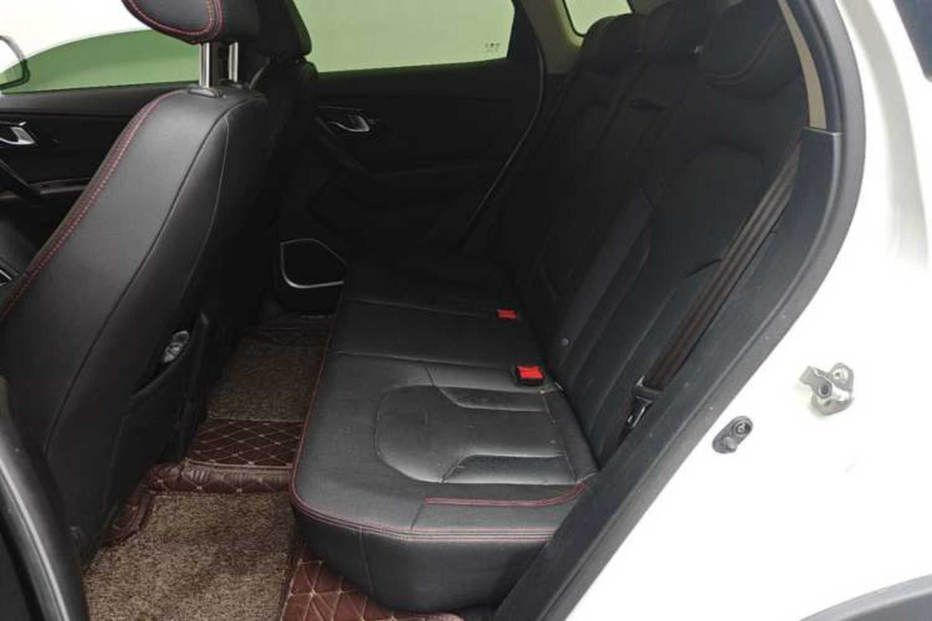 Used FAW Senya R7 2017 1.6L Manual Smart Model Interior 4