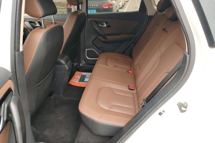 Used FAW Senya R7 2017 1.6L Manual Luxury Model Interior 4