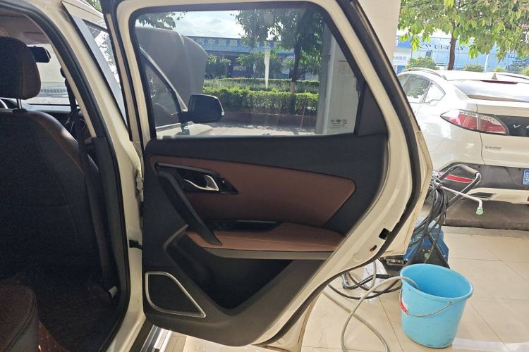 Used FAW Senya R7 2017 1.6L Manual Luxury Model Interior 6