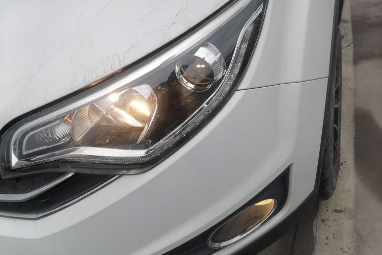Used FAW Senya R7 2017 1.6L Manual Luxury Model Left Front Headlight