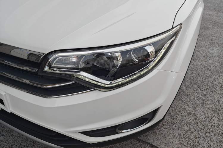 Used FAW Senya R7 2017 1.6L Manual Luxury Model Left Front Headlight