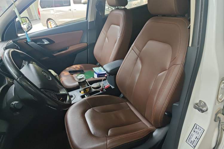 Used FAW Senya R7 2017 Smart Connected Version 1.6L Automatic Enjoyment Model Left Front Seat