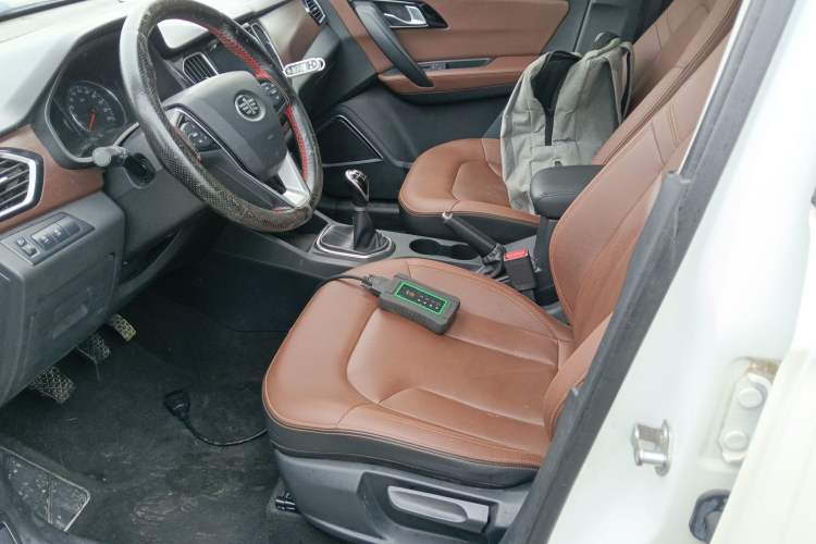 Used FAW Senya R7 2017 1.6L Manual Luxury Model Left Front Seat