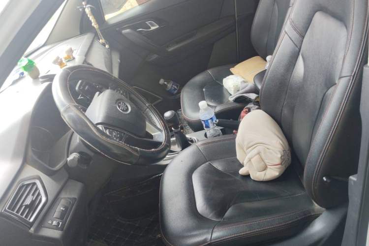 Used FAW Senya R7 2017 Smart Connected Version 1.5T Manual Zhiqing Model Left Front Seat