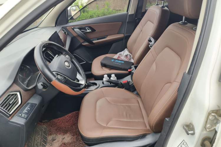 Used FAW Senya R7 2017 1.6L Automatic Prestige Model Left Front Seat