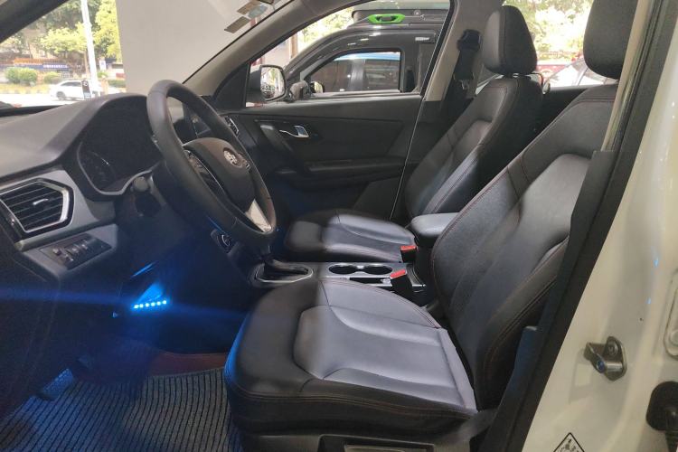 Used FAW Senya R7 2017 Smart Connected Version 1.6L Automatic Zhiyue Model Left Front Seat