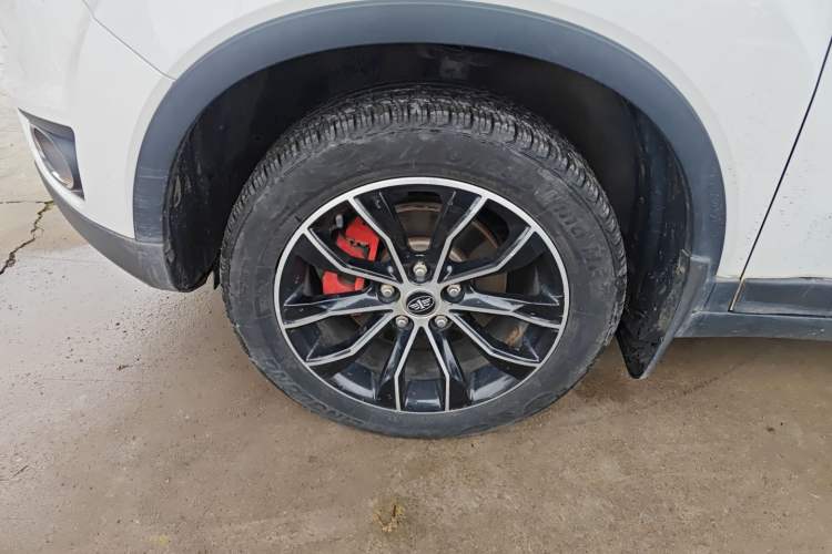 Used FAW Senya R7 2017 1.6L Manual Luxury Model Left Front Wheel Hub