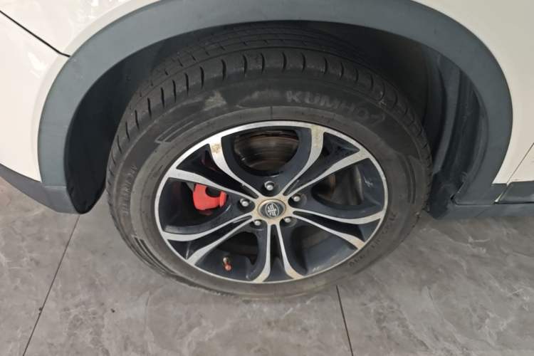Used FAW Senya R7 2017 1.6L Automatic Prestige Model Left Front Wheel Hub
