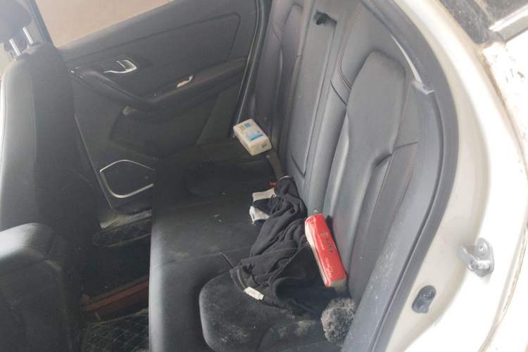 Used FAW Senya R7 2017 Smart Connected Version 1.5T Manual Zhiqing Model Left Rear Seat